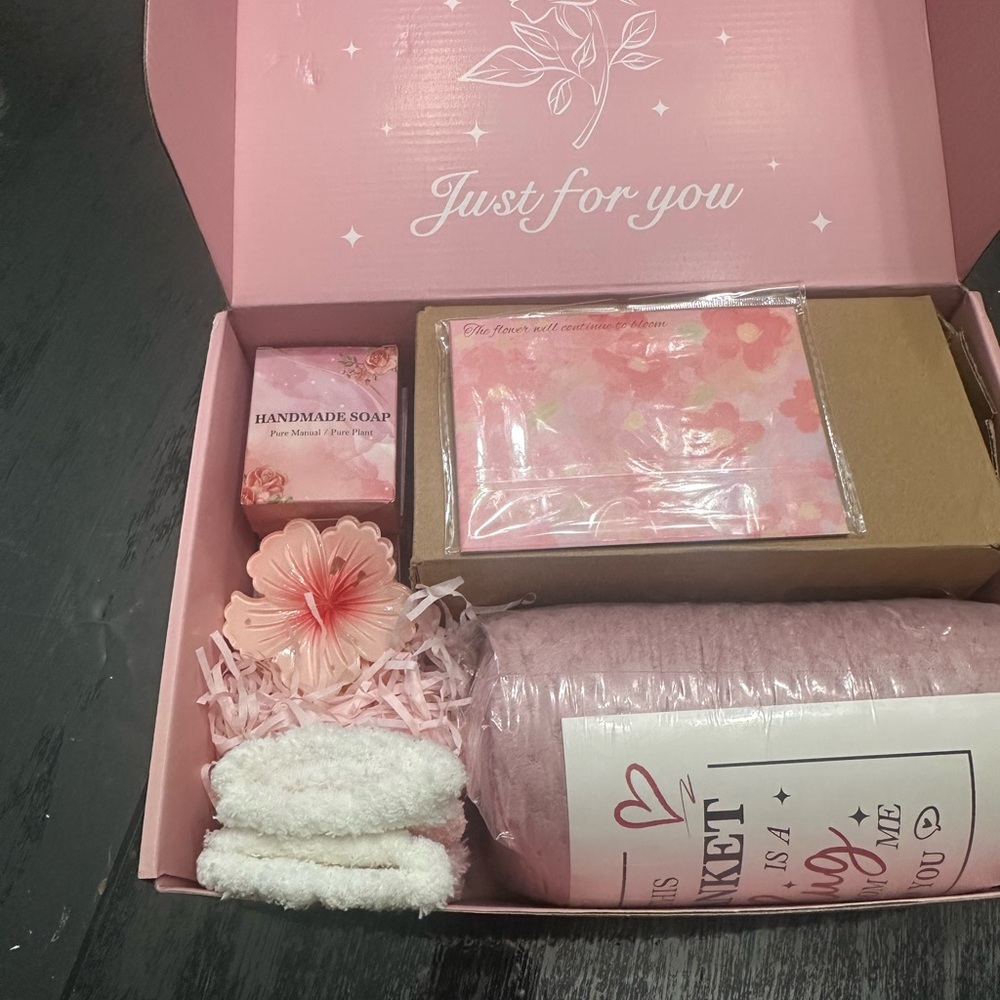 Luxury Pink Women's Bath & Body Gift Set